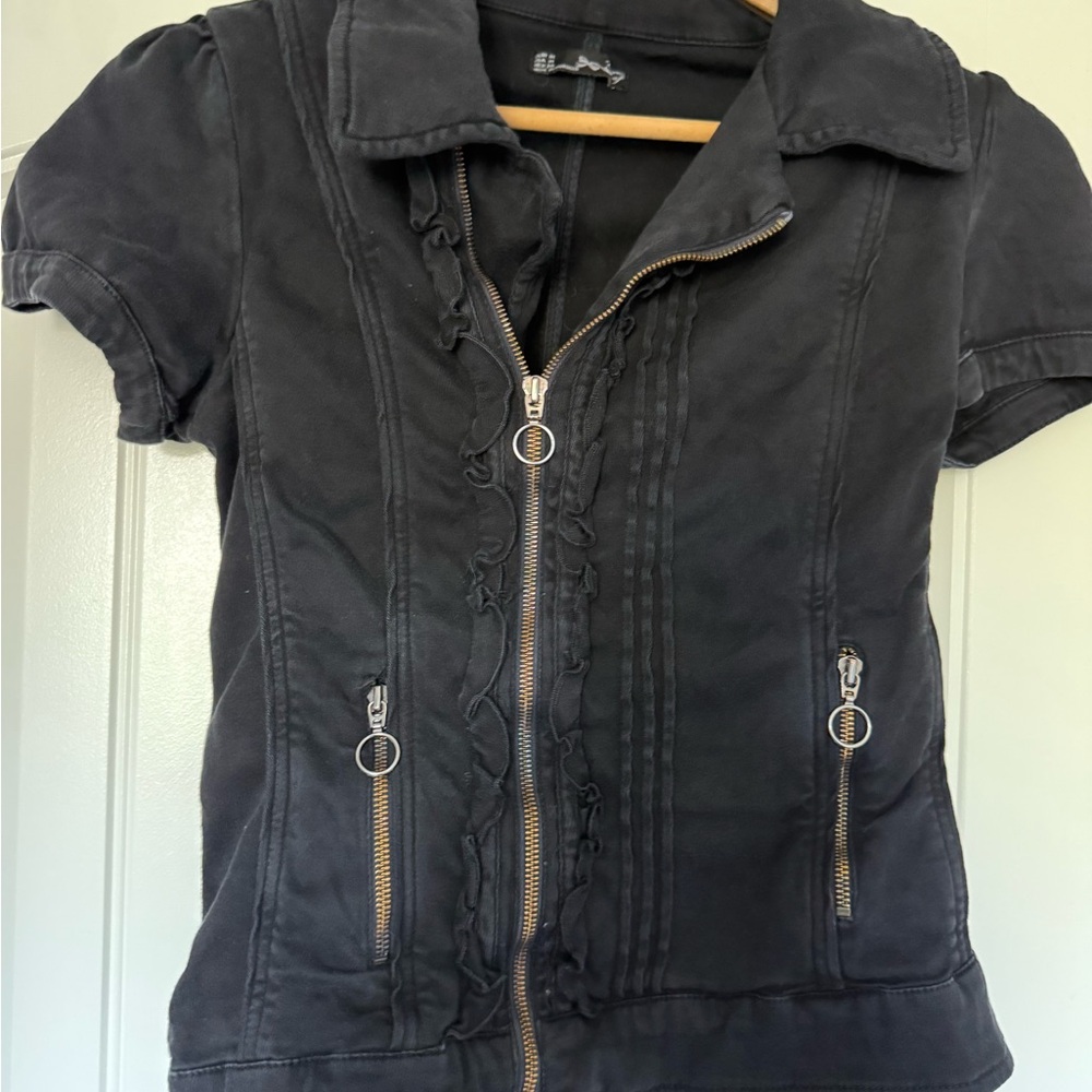 Black Short Sleeve Jacket with Zipper Details